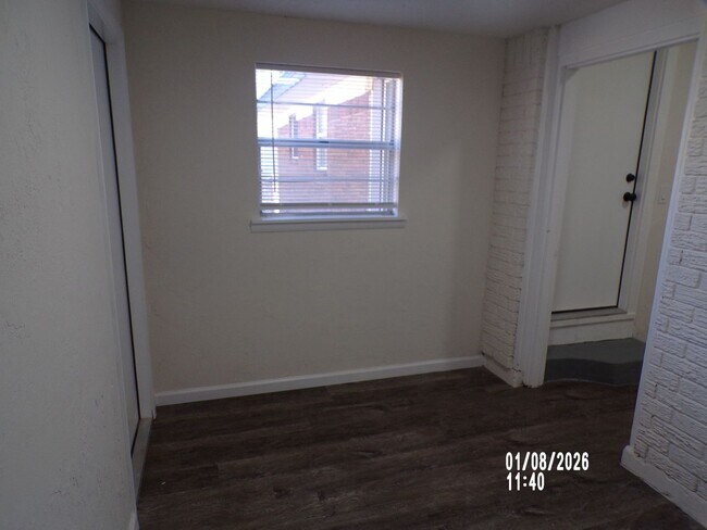 Building Photo - Great re-do