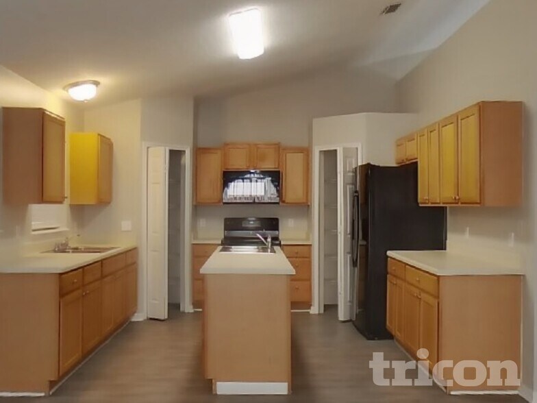 Building Photo - 11960 Cherry Creek Rd