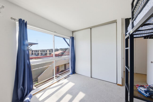 Building Photo - 1208 Admiralty Ln