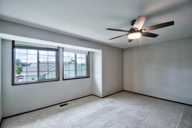 Building Photo - 6120 60th Ct SE
