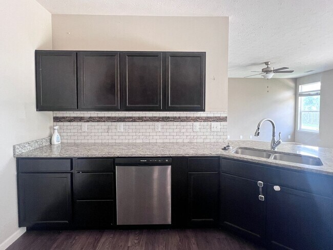 Building Photo - Newer Ranch Home in Avalon Bluff - 3 Bedrooms Plus a Den