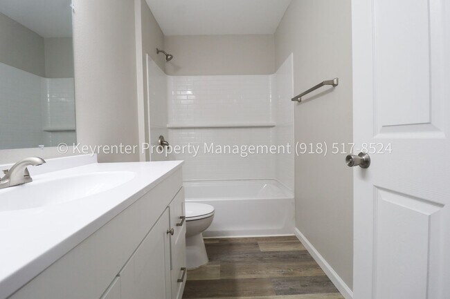 Building Photo - 4124 W 56th Pl