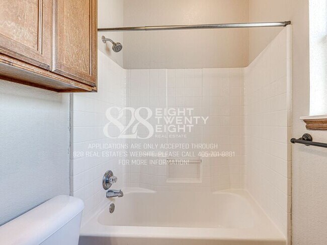 Building Photo - *AVAILABLE NOW!* CUTE 3 BED/2 BATH DUPLEX IN NORMAN!