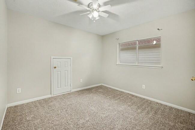 Building Photo - 3808 Armand Dr