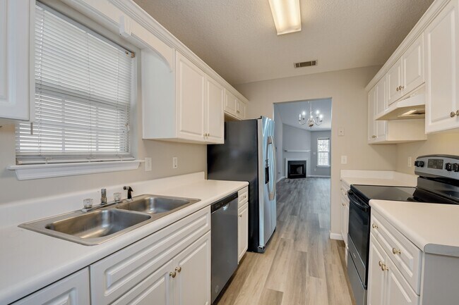 Building Photo - 2014 Emerald Bay Dr