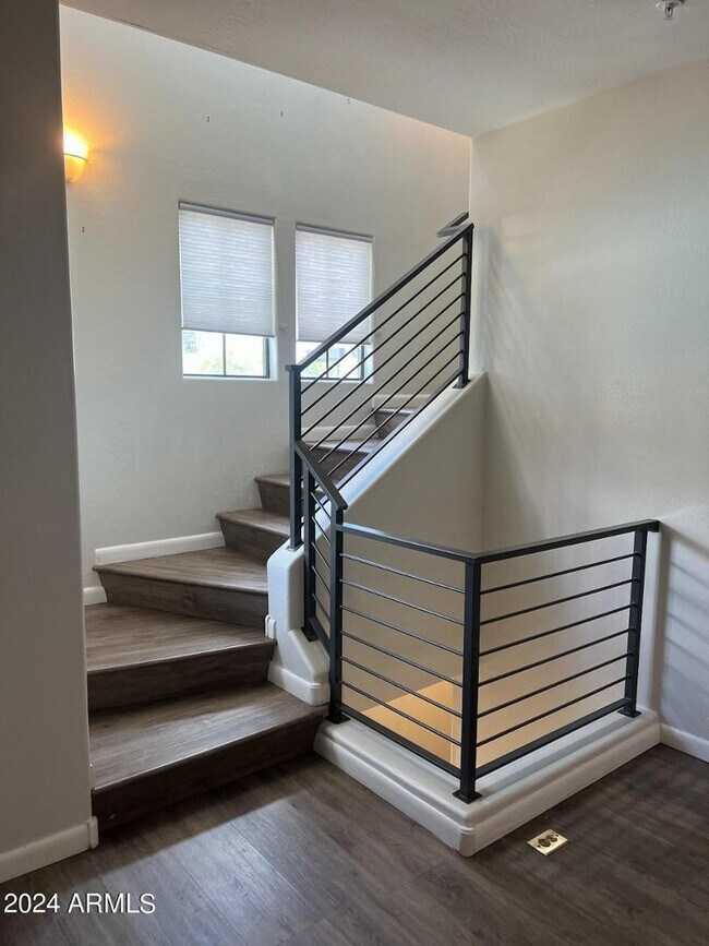 Building Photo - 2090 S Dorsey Ln