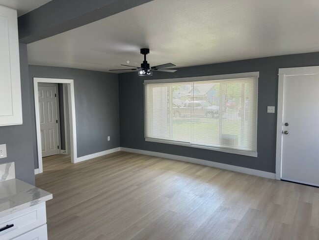 Building Photo - SMRSB