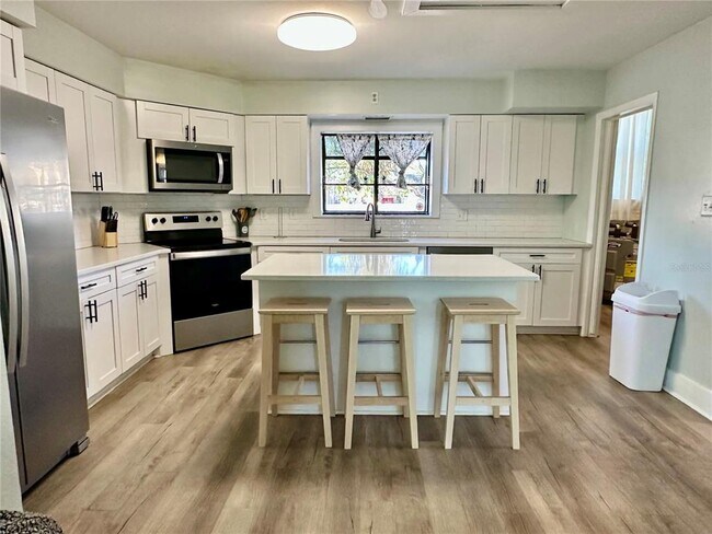 Building Photo - 1504 E 33rd Ave