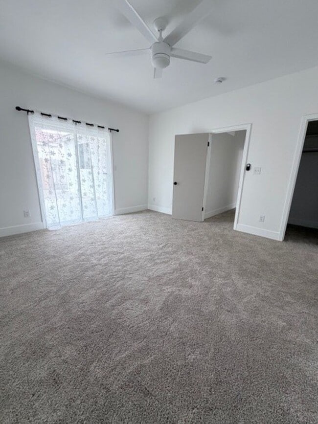 Building Photo - 10616 Petalo Dr