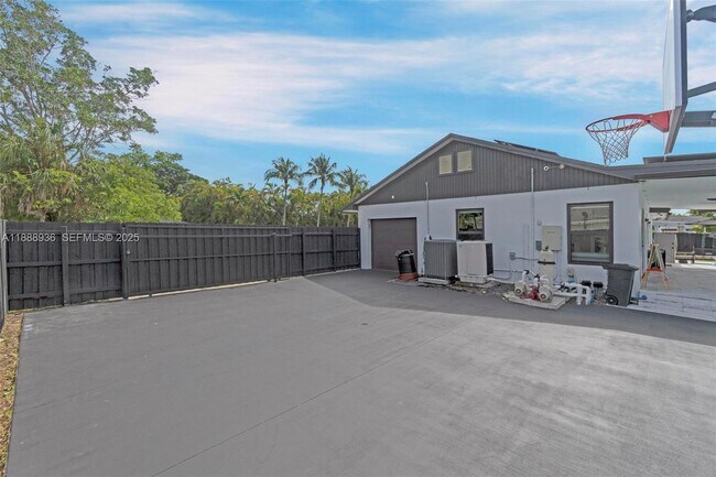 Building Photo - 8840 SW 181st Terrace