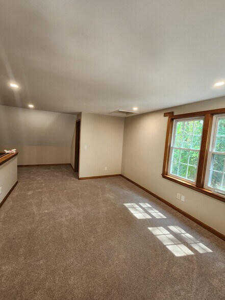 Building Photo - 21 Glengarry Dr