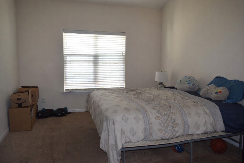 Building Photo - 10 Wyndham Dr