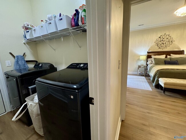 Building Photo - 1024 Split Rock Cove