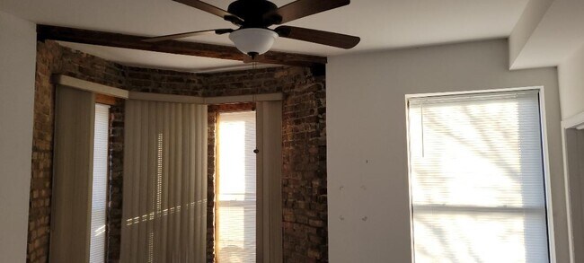 Building Photo - 300 W 31st St