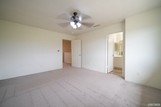 Building Photo - 3 BED 2.5 BATH 2 PARKING IN EWA BEACH