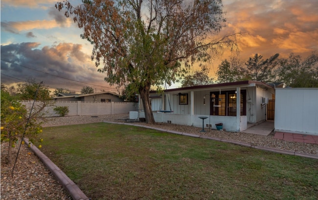 Building Photo - Freshly updated home near ASU - huge lot, ...