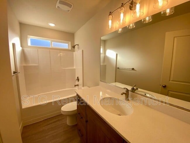 Building Photo - 939 S 25 W