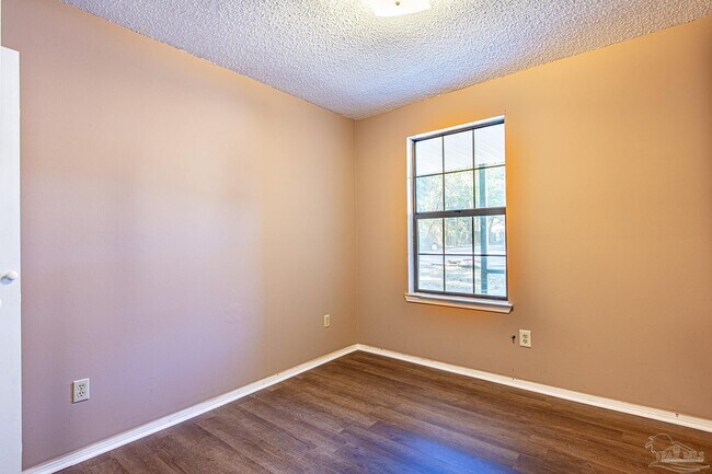Building Photo - 6242 Ridgegate Cir