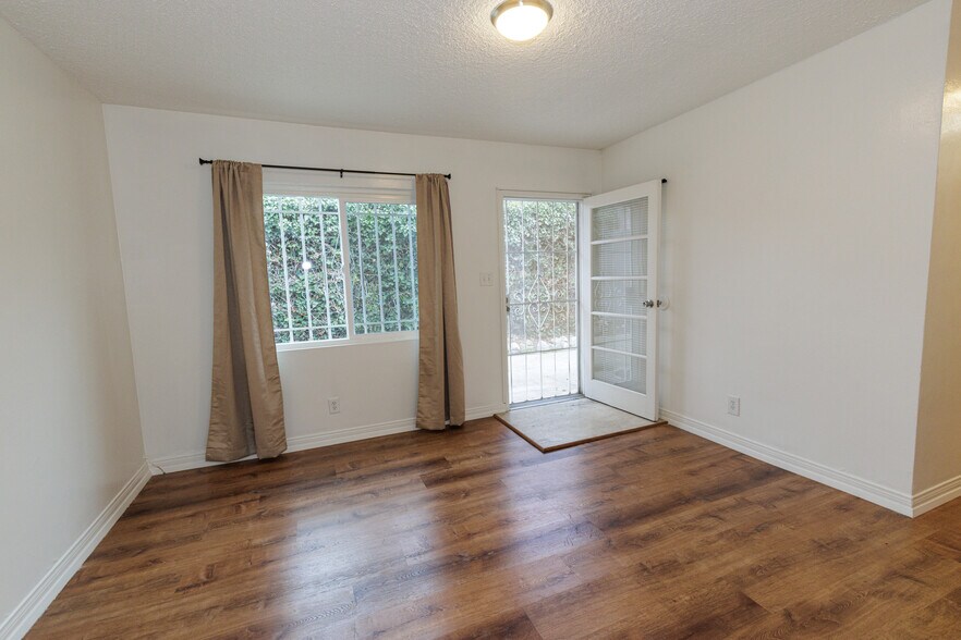 Building Photo - 547 Brooks Ave