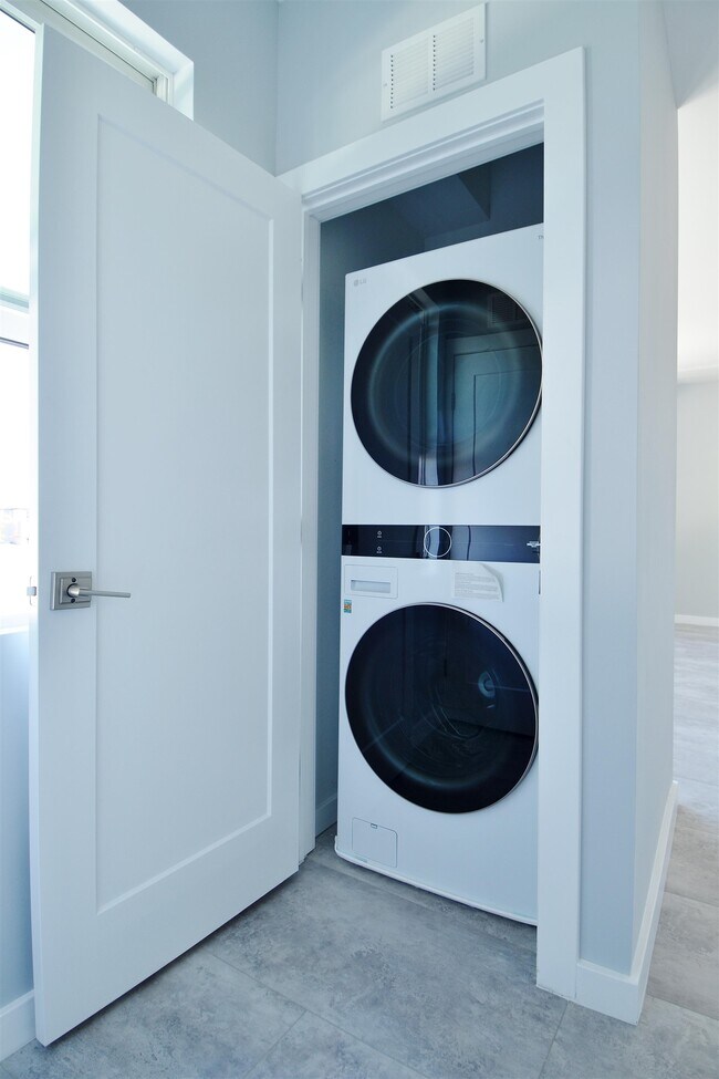 Building Photo - 82-84 E 31ST St