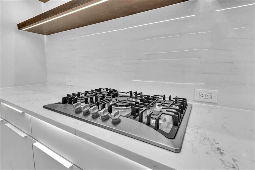 Building Photo - 2605 McKinnon Dr