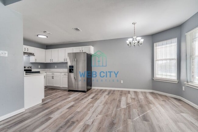 Building Photo - 2525 Lyola St