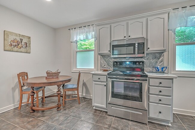 Building Photo - 1220 Morningside Cir