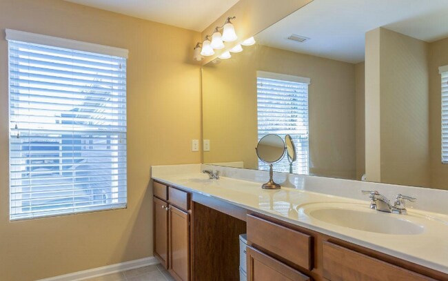 Building Photo - Gorgeous 4 bedroom home in Durham minutes from shopping and entertainment!