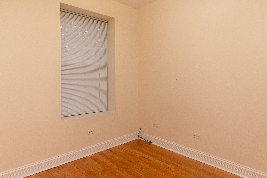 Building Photo - 2537 N Kildare Ave