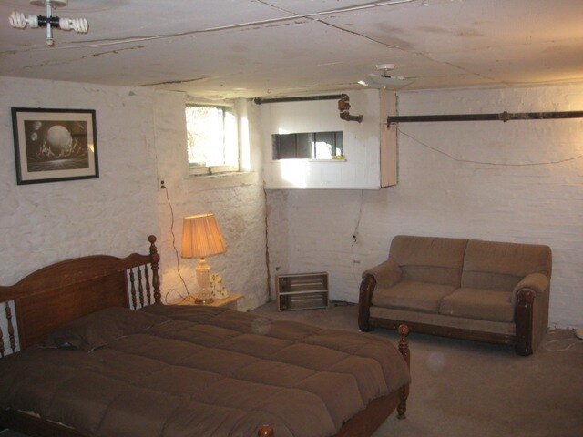 Large bright BR #2 - 5601 Wilkins Ave