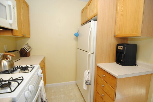 Building Photo - 81 Barrington Ave