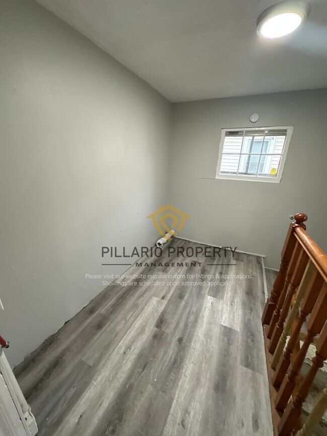 Building Photo - Renovated, 2 Bedroom, 1 Bathroom Home Avai...
