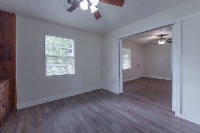 Building Photo - 5206 Avenue M