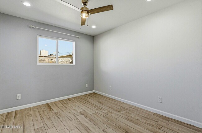 Building Photo - 5713 Creston Ave