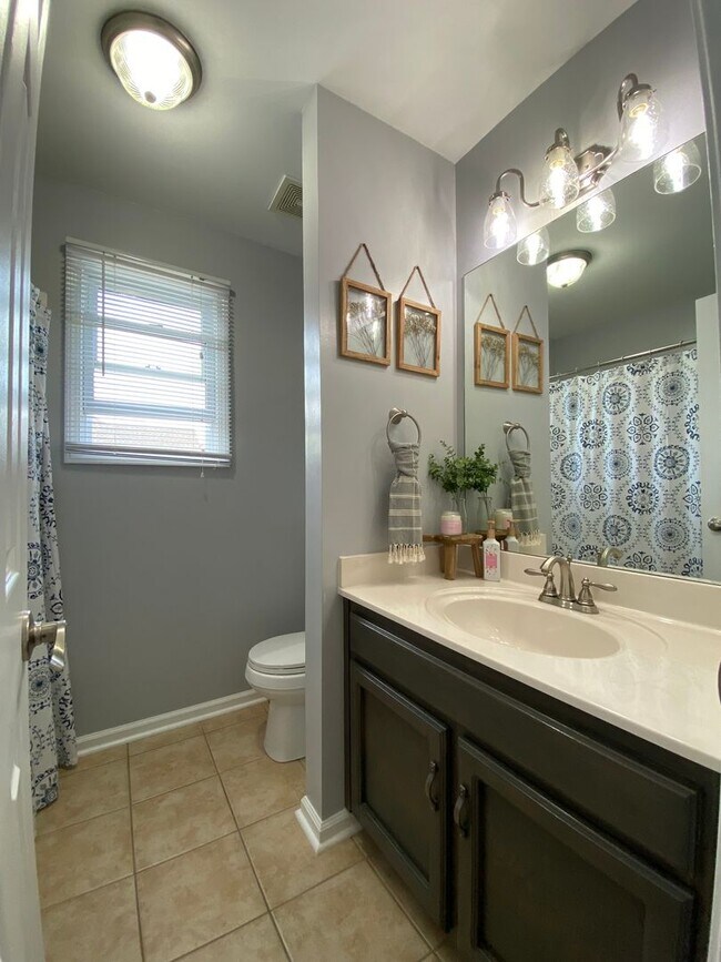 Building Photo - 3672 Fieldstone Dr