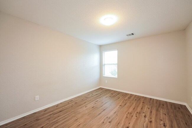 Building Photo - 2210 Marbach Woods