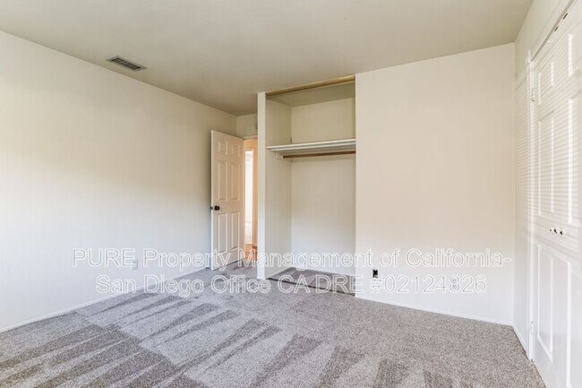 Building Photo - 2107 David Dr