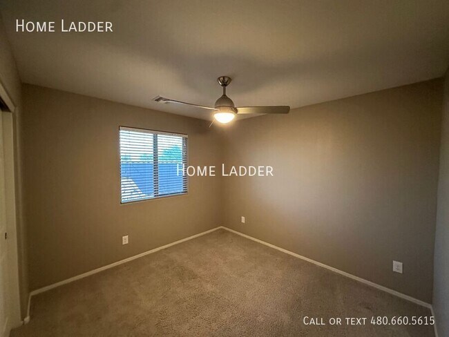Building Photo - 33343 N Mildred Ln