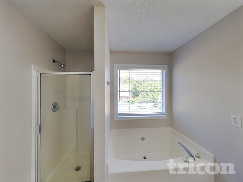 Building Photo - 232 Hillcrest Dr