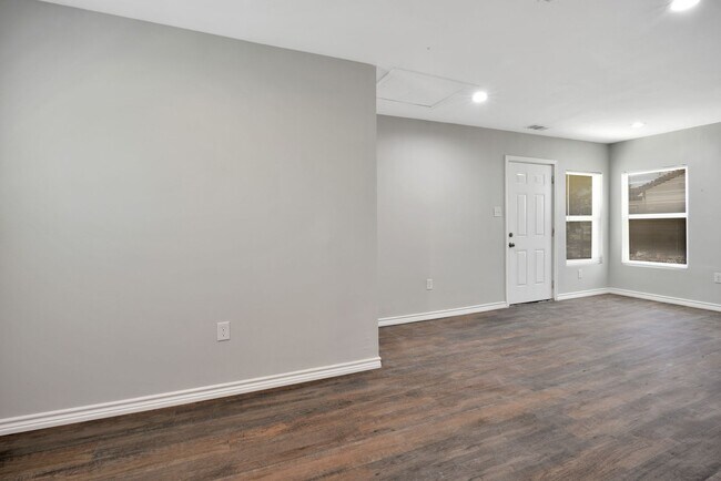 Building Photo - 6205 Lovett Ave