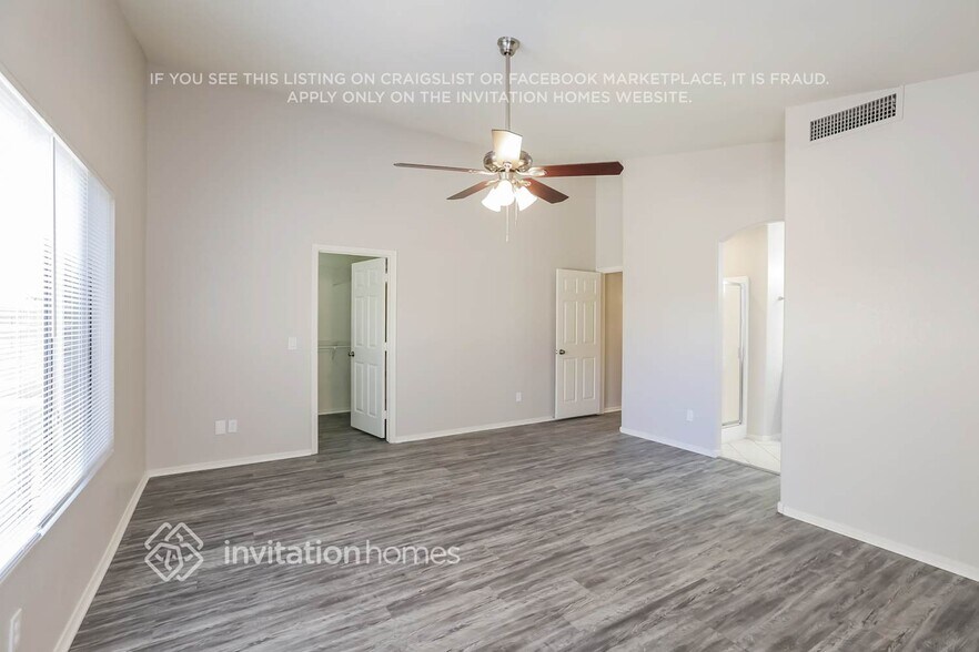 Building Photo - 900 E Jasper Dr