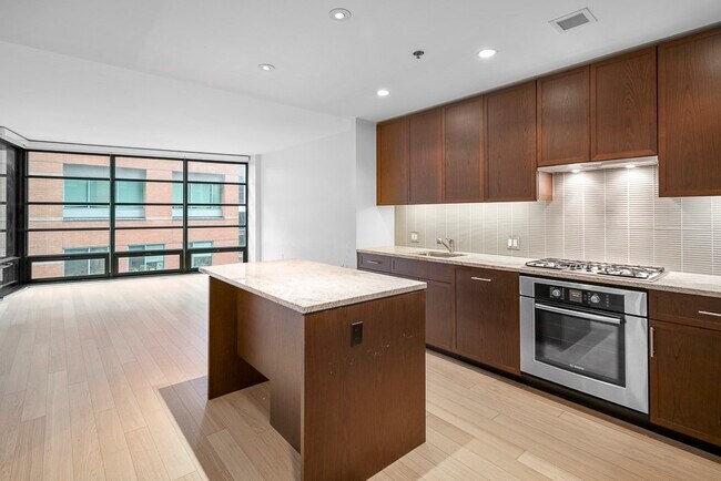 Building Photo - 580 Washington St