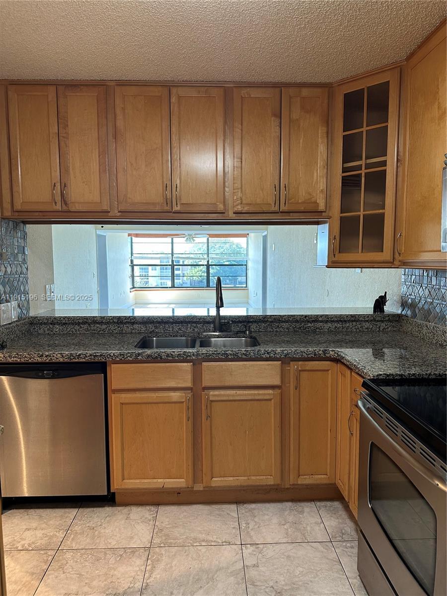 Building Photo - 1526 Whitehall Dr