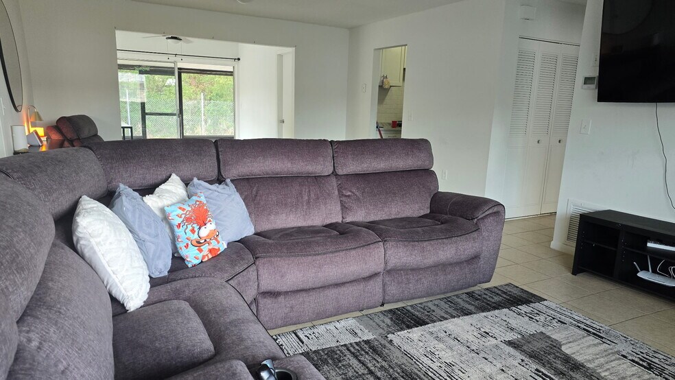 Building Photo - 15300 SW 43rd Terrace Rd