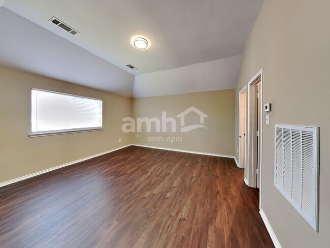 Building Photo - 8000 Bonito Dr