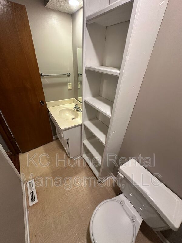 Building Photo - 11747 Oakmont St