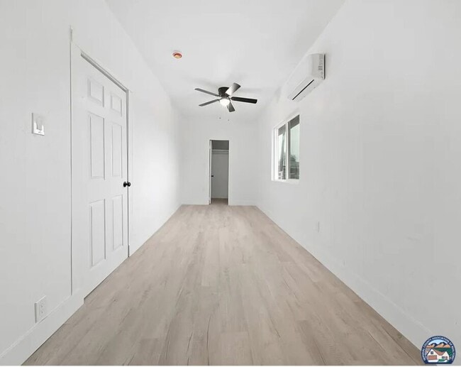 Building Photo - 874 W Pico Ave