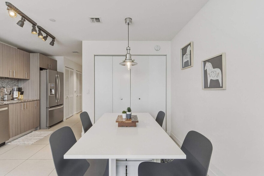 Building Photo - 5350 NW 84th Ave