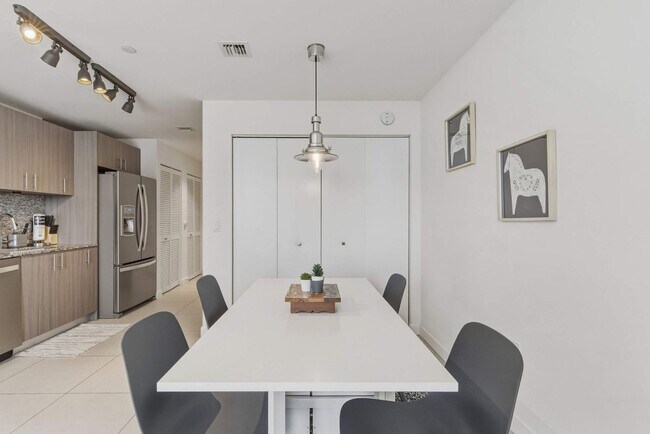 Building Photo - 5350 NW 84th Ave