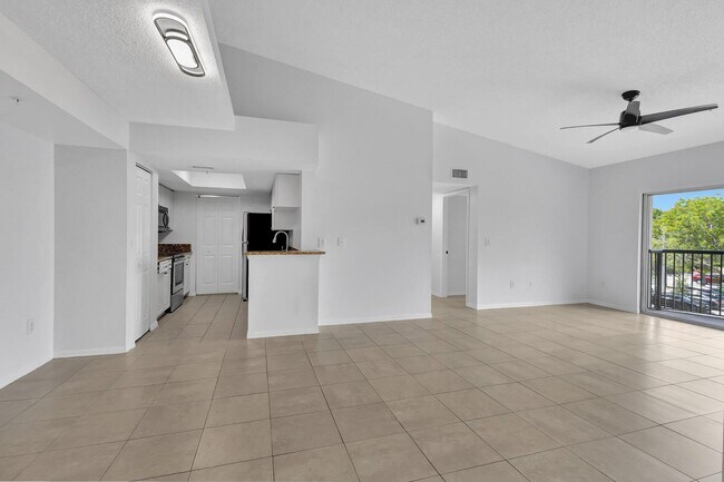 Building Photo - 400 Crestwood Ct N